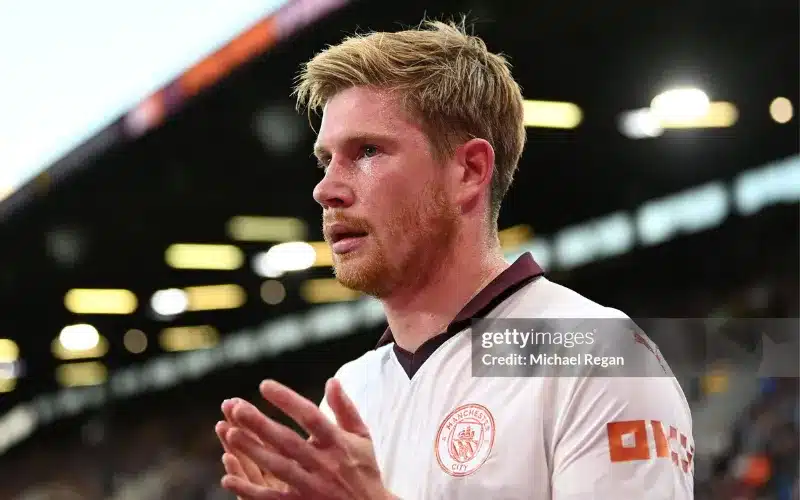 Chấn thương đang hành hạ De Bruyne.