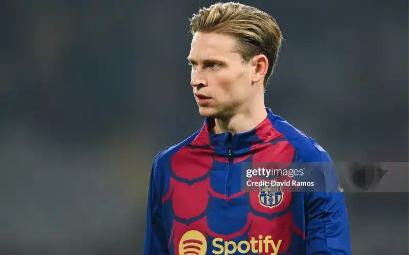 De Jong không muốn giảm lương nếu chọn ở lại Barcelona.