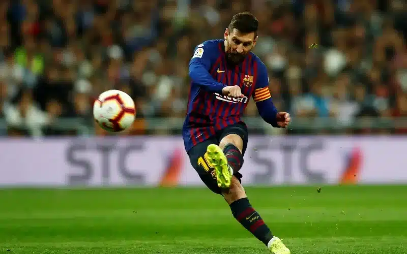 Việc thuận chân trái ảnh hưởng rất nhiều đến phong cách chơi bóng của Messi