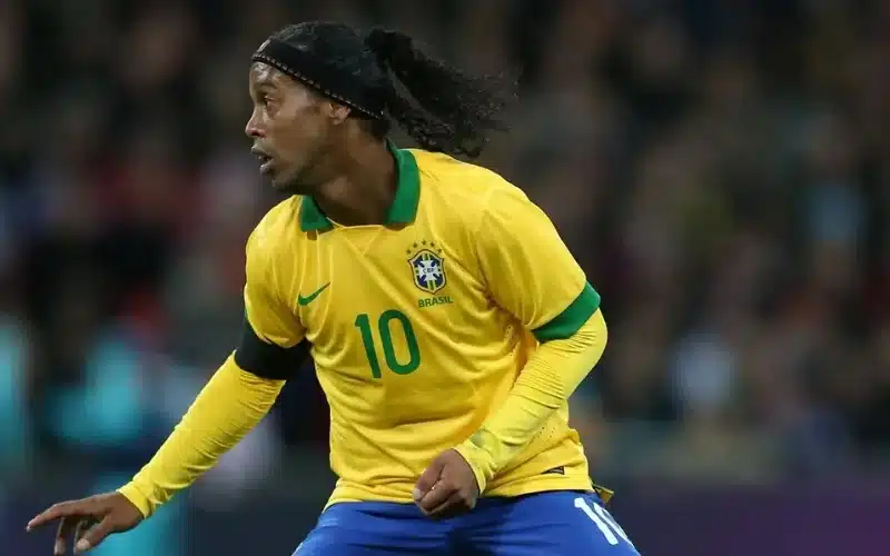 Ronaldinho ghi bàn ấn tượng vào lưới Anh tứ kết World Cup 2002