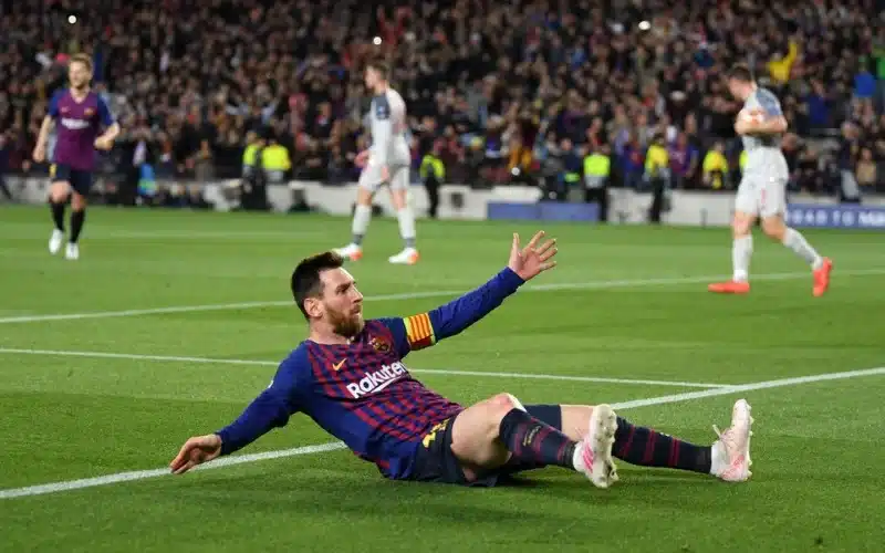 Messi sút phạt đẳng cấp ghi bàn vào lưới tại Cúp C1 2019