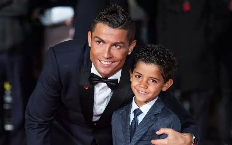 Ronaldo chưa bao giờ tiết lộ danh tính người mẹ của cậu con trai cả