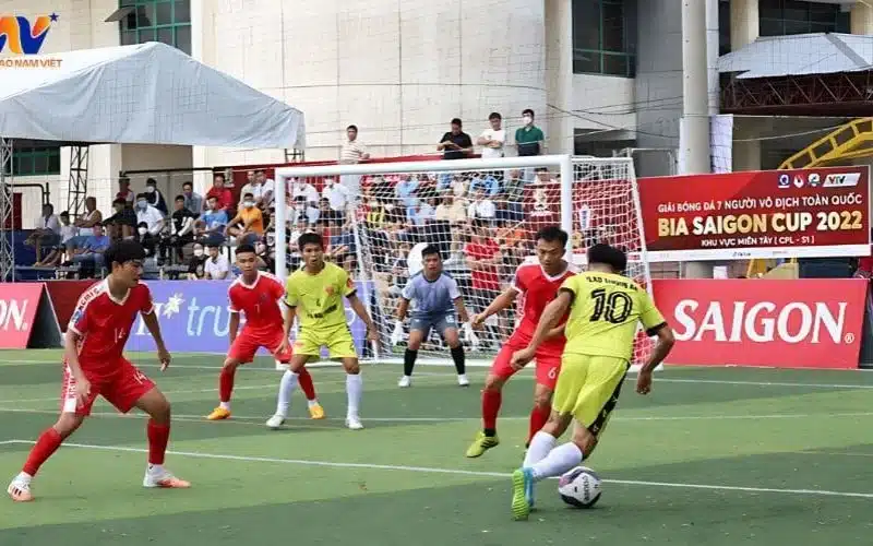 Cách triển khai chiến thuật 3-1-2 trên sân 7