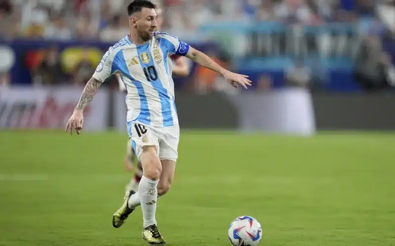 Messi thể hiện tài năng kiến tạo ấn tượng