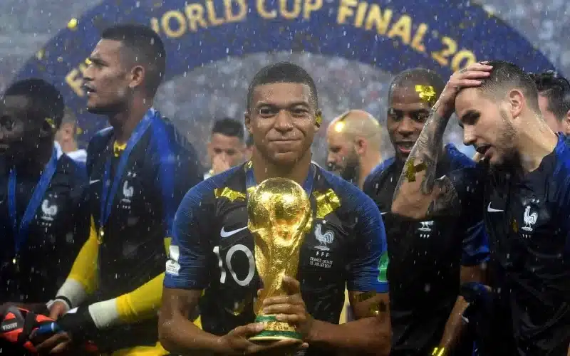 Mbappe đạt được nhiều danh hiệu ấn tượng cùng các CLB, đội tuyển quốc gia