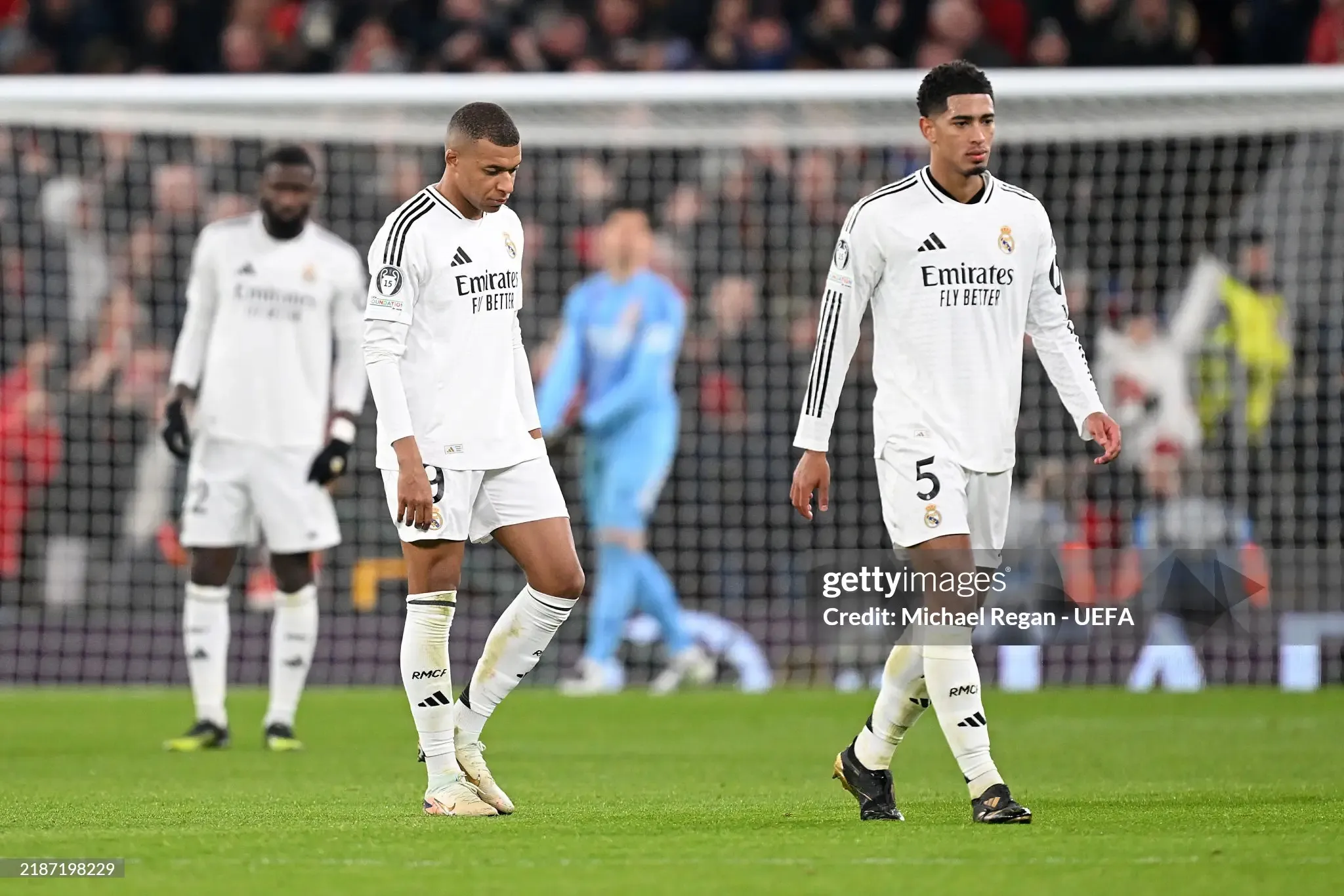 Bellingham và Mbappe bị la ó ở Anfield.