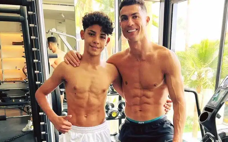 Ronaldo Jr bao nhiêu tuổi? - Cậu bé đã bước sang tuổi 14