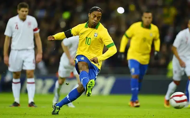 Ronaldinho đã từng khoác lên mình rất nhiều số áo khác nhau