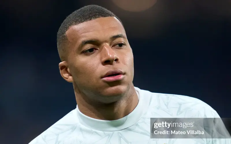 Mbappe mâu thuẫn với HLV Deschamps