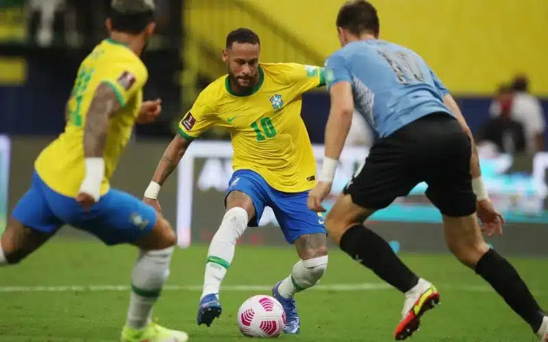 Mỗi số áo Neymar chọn mặc đều có ảnh hưởng đến phong độ của anh