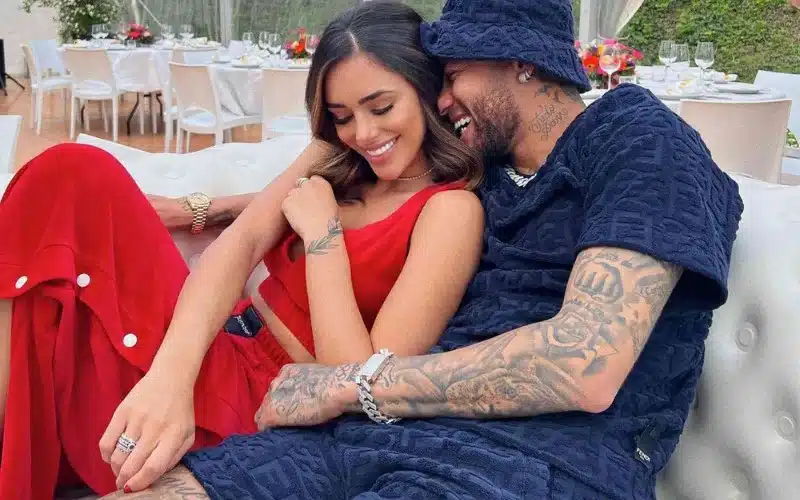 Chuyện tình của Neymar và Bruna Biancardi rất thu hút truyền thông