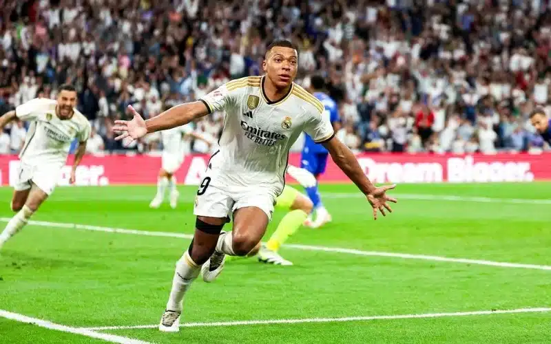 Chiếc áo số 9 gắn liền với Mbappe tại thành Madrid