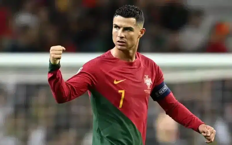 Thời điểm hiện tại tiền đạo huyền thoại Ronaldo bao nhiêu tuổi?