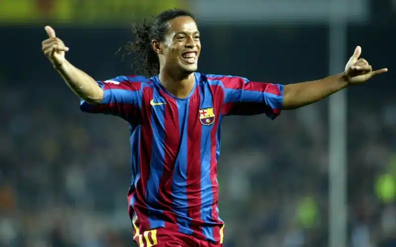 Số áo của Ronaldinho tại Barcelona đã trở thành huyền thoại