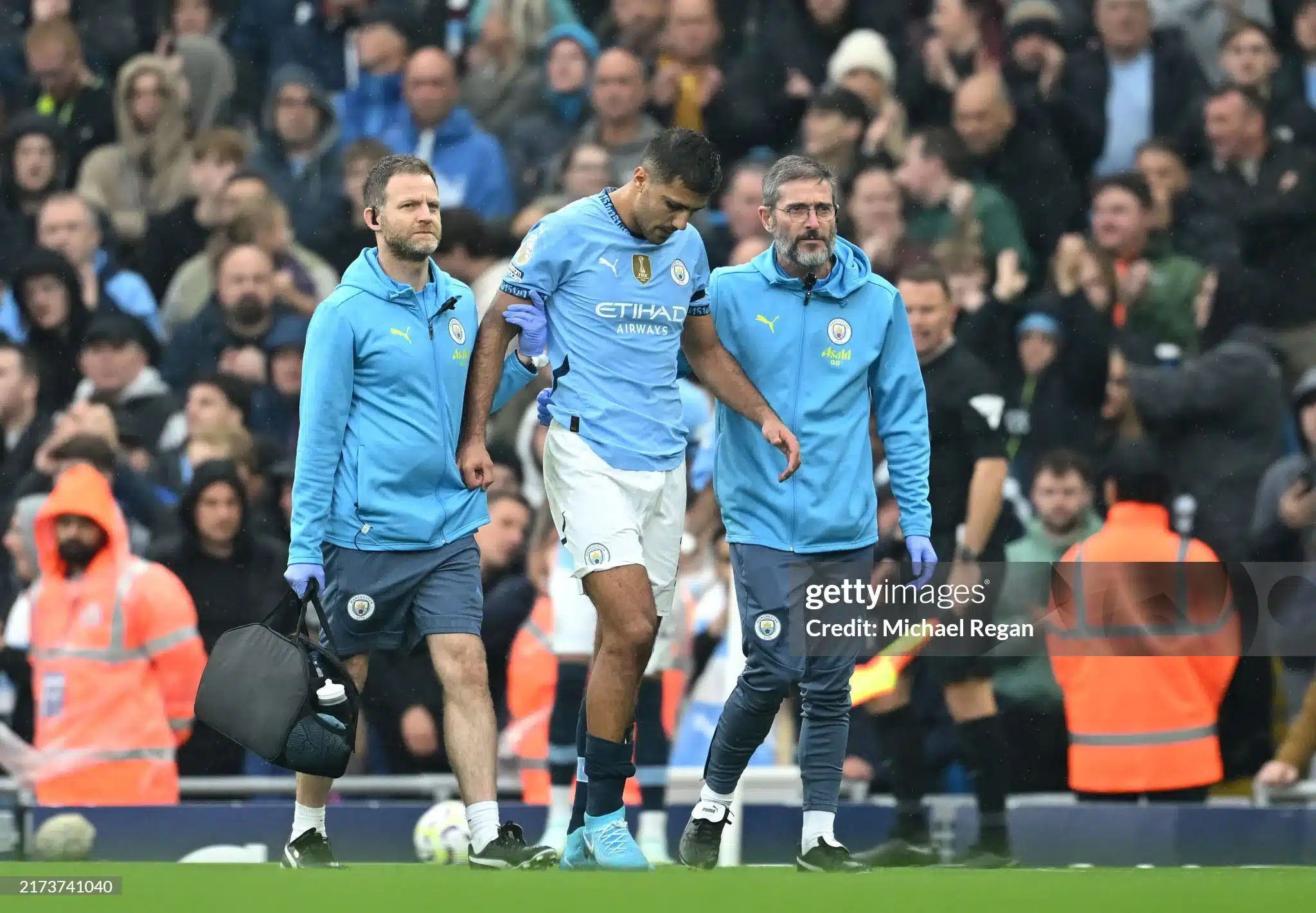 Không có Rodri, Manchester City mất đi 1/2 sức mạnh.