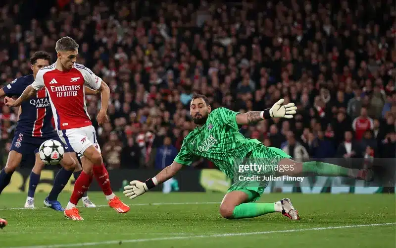 Donnarumma không còn đảm bảo suất bắt chính tại Paris Saint-Germain.