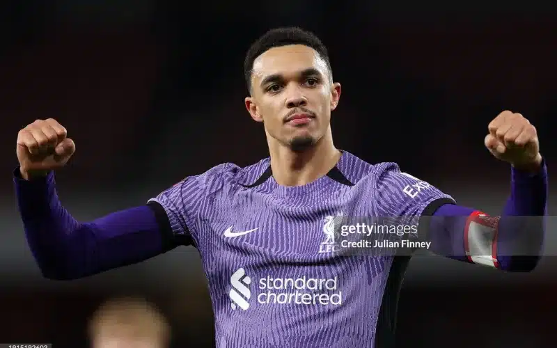 Alexander-Arnold đòi lương khủng ở Liverpool.