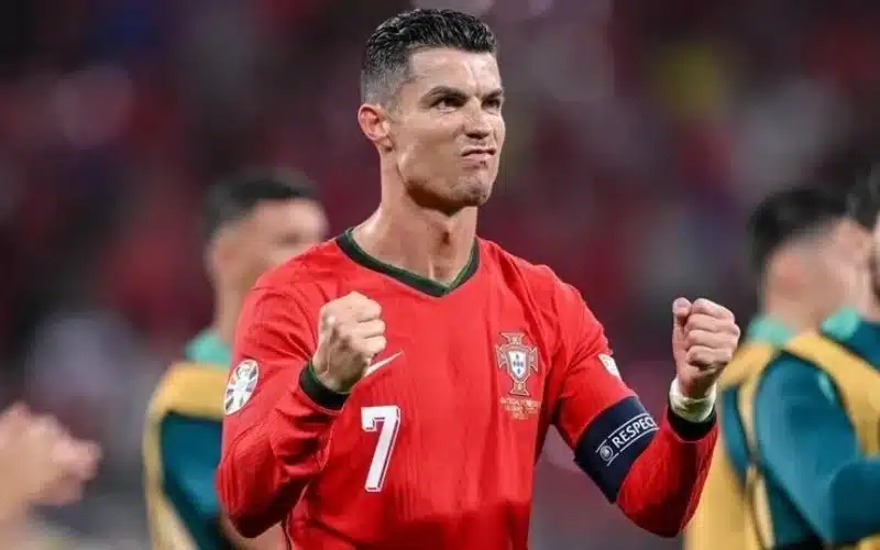 Cristiano Ronaldo - Tượng Đài Bất Diệt Của Bóng Đá