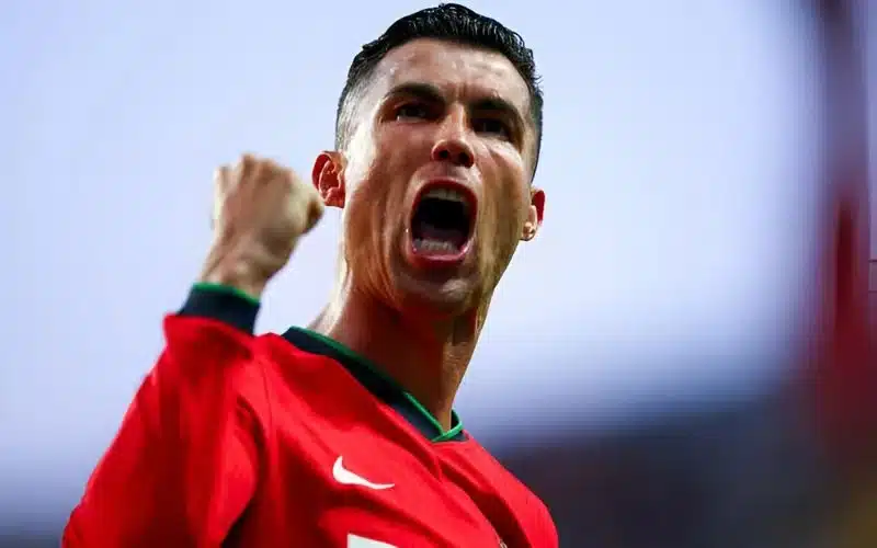 Giới thiệu về siêu tiền đạo Cristiano Ronaldo