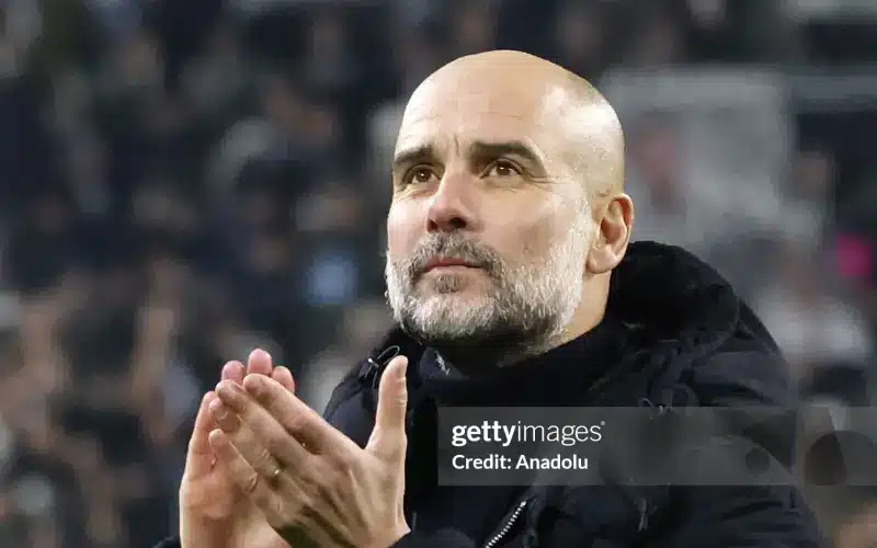 Guardiola tranh cãi với học trò