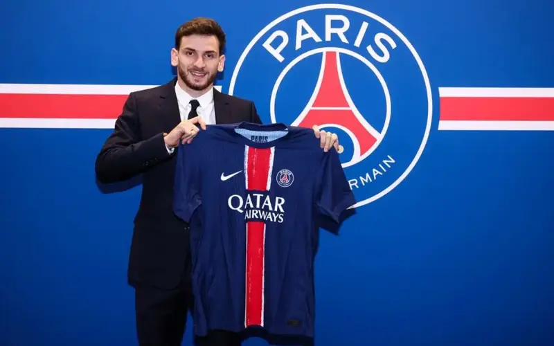 Kvaratskhelia chính thức ra mắt tại PSG