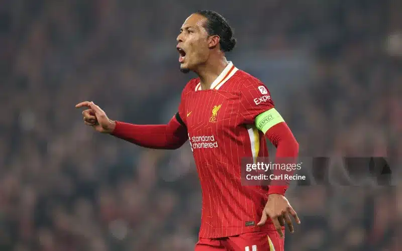 Van Dijk chưa chốt ở lại Liverpool.