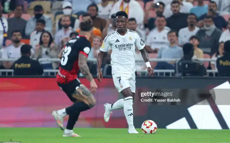 Vinicius muốn tăng lương ở Real Madrid.