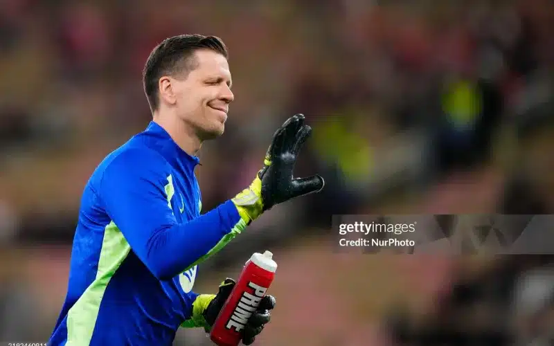 Szczesny thay thế tốt vị trí của Ter Stegen.