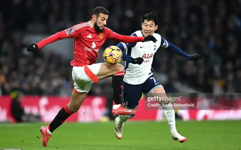 Son không tạo được dấu ấn trước Manchester United.