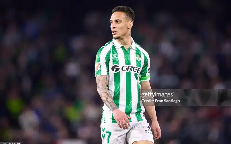 Antony tỏa sáng bất ngờ tại Betis.