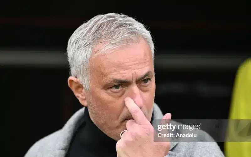 Mourinho lại gây sốt với cử chỉ đẹp