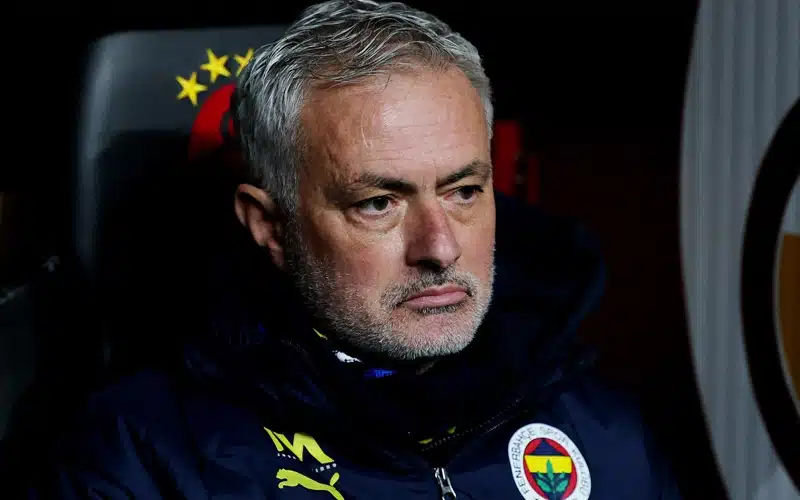 thumbnail-mourinho-het-cua-vo-dich