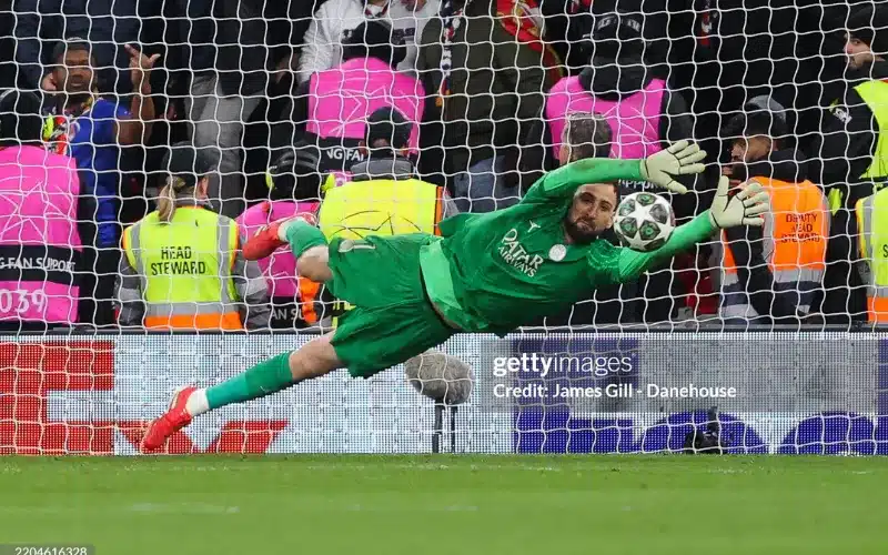 Donnarumma tỏa sáng ở thời khắc quan trọng.