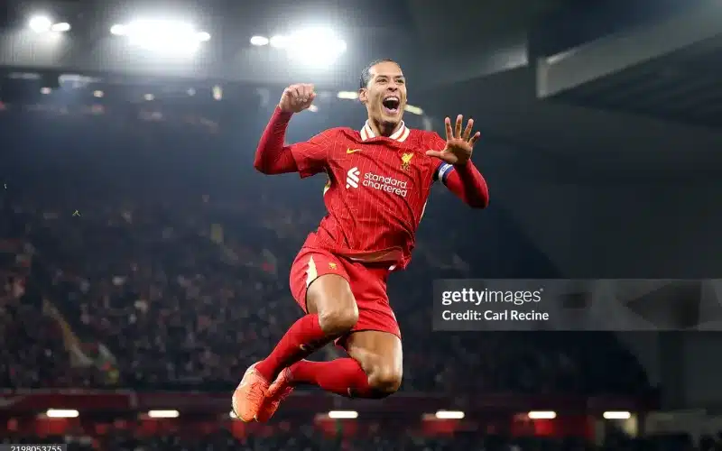 Van Dijk chưa chốt tương lai với Liverpool.